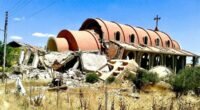 Ruínas da Igreja Assíria do Oriente de Santa Maria, em Tell Nasri, na Síria, destruída pelo Estado Islâmico em 2015
