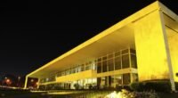 Palácio do Buriti, em Brasília, iluminado de amarelo à noite para a campanha Setembro Amarelo de prevenção ao suicídio